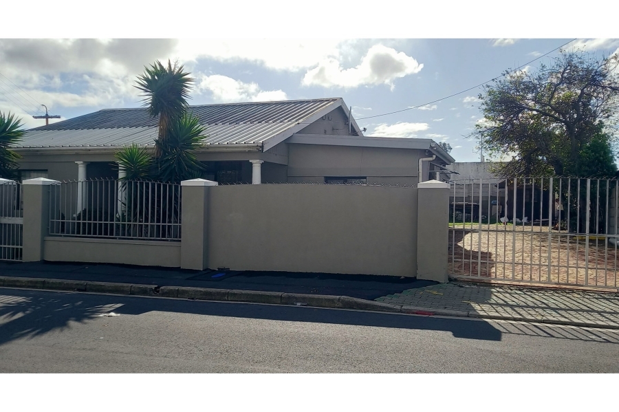 10 Bedroom Property for Sale in Maitland Western Cape